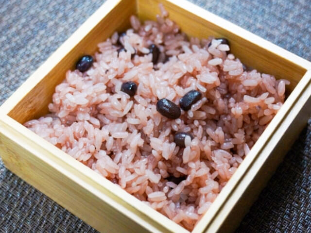 美味しそうな赤飯の画像です。