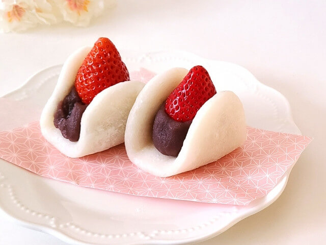 美味しそうないちご大福の画像です。